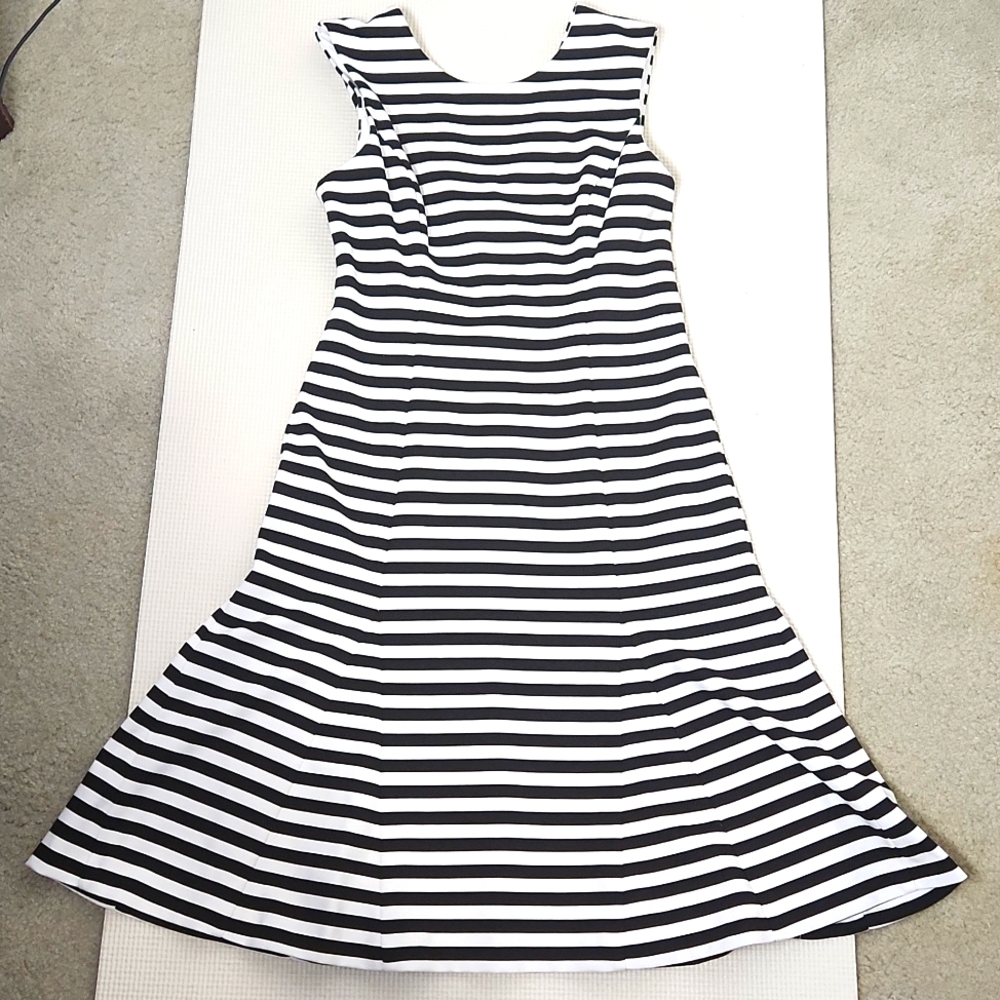 Vince Camuto Black and White striped Sleeveless Dress sz-4